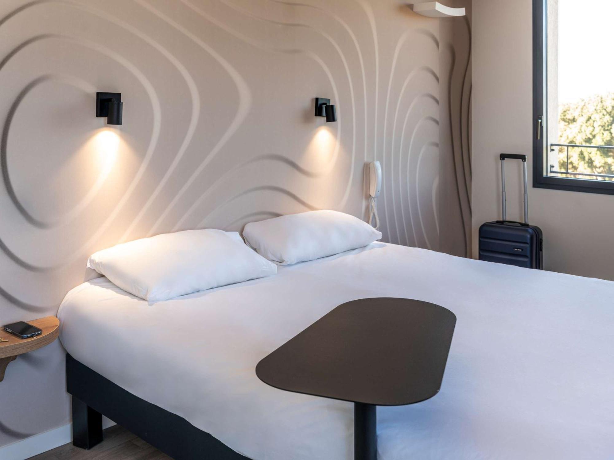 Hotel Ibis Styles Cabries Aix-En-Provence Tgv Exterior foto