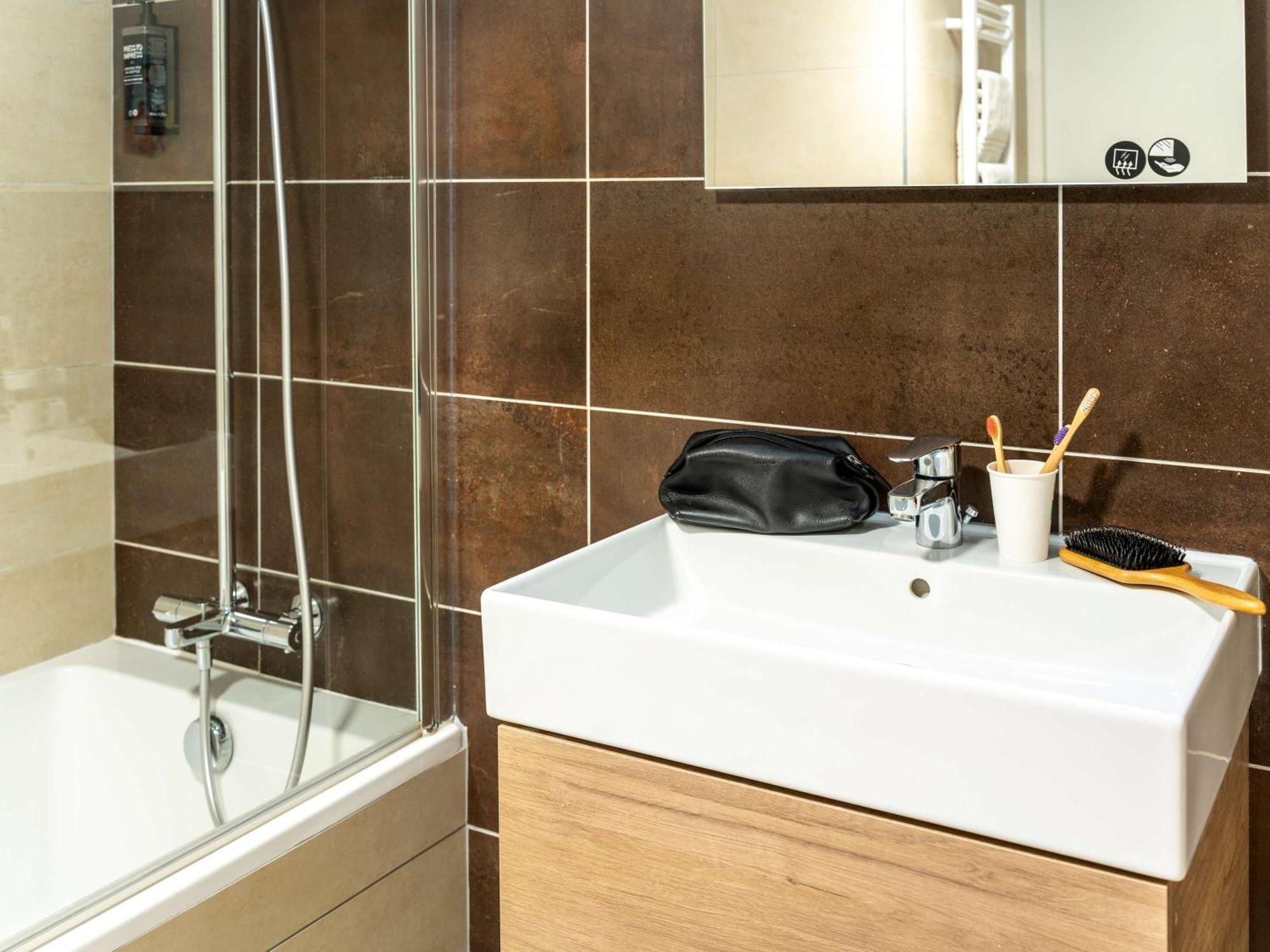 Hotel Ibis Styles Cabries Aix-En-Provence Tgv Exterior foto