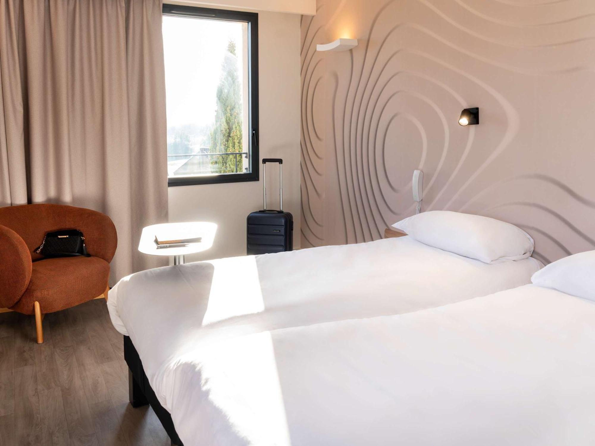 Hotel Ibis Styles Cabries Aix-En-Provence Tgv Exterior foto