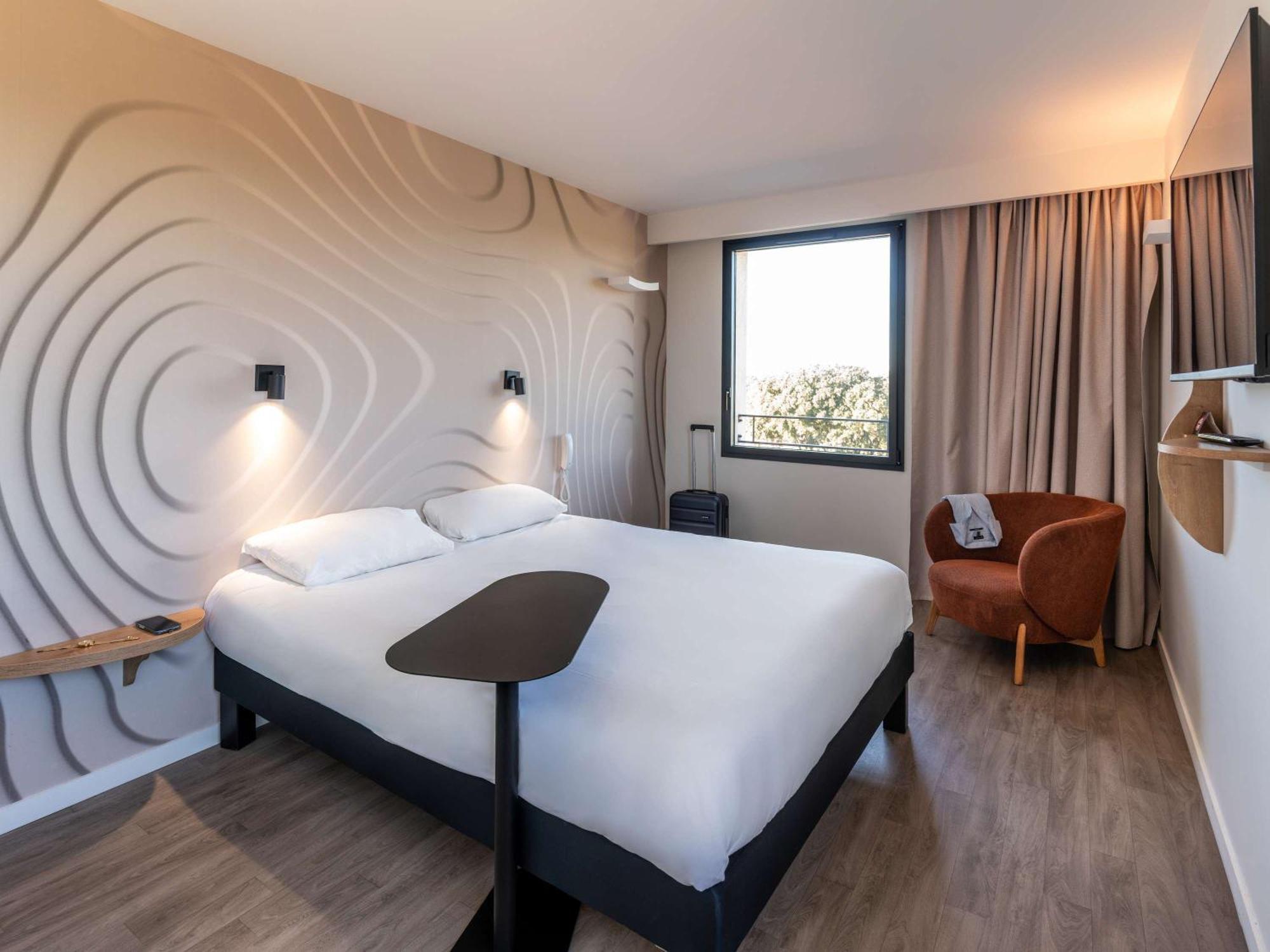 Hotel Ibis Styles Cabries Aix-En-Provence Tgv Exterior foto
