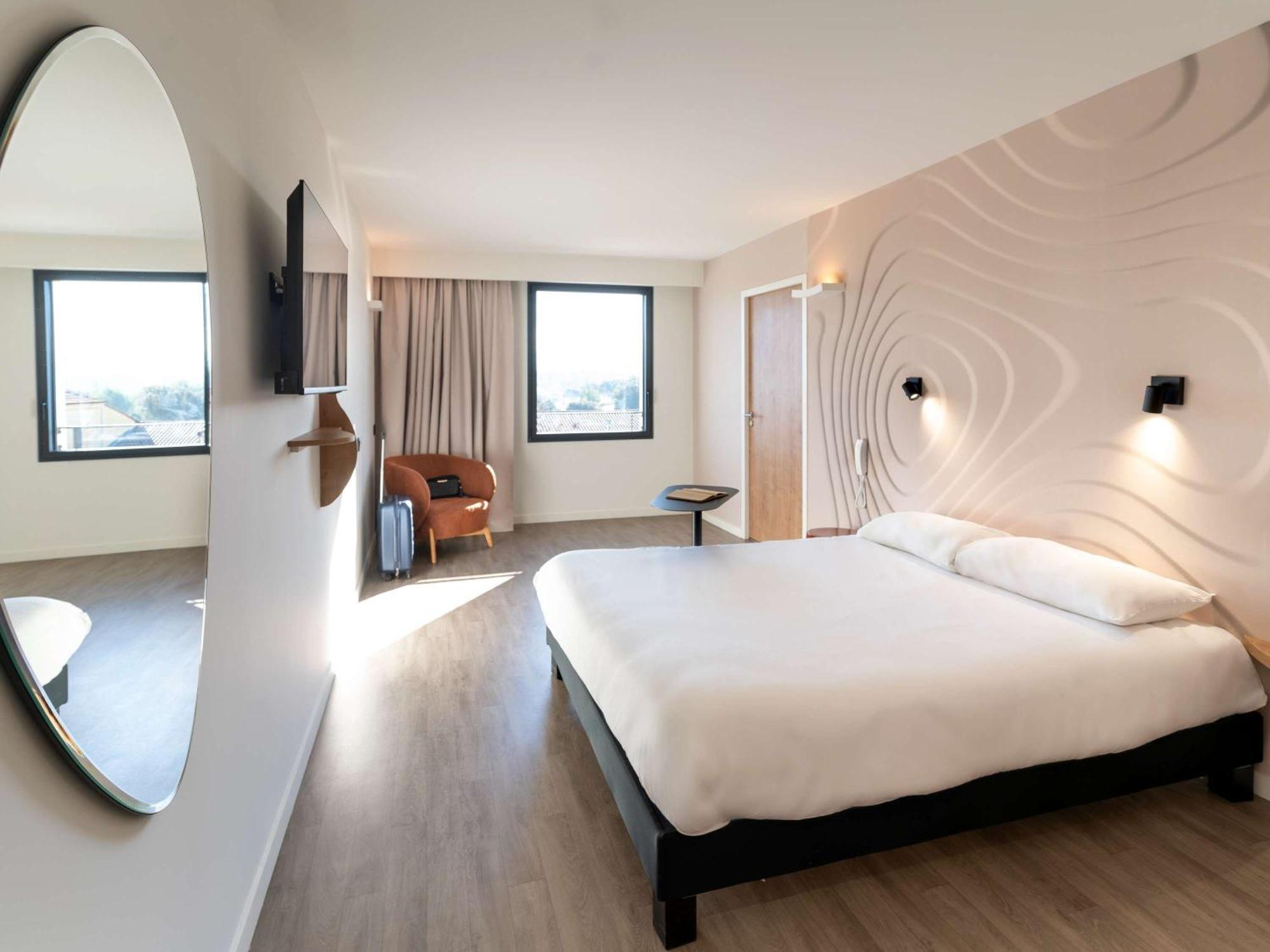 Hotel Ibis Styles Cabries Aix-En-Provence Tgv Exterior foto