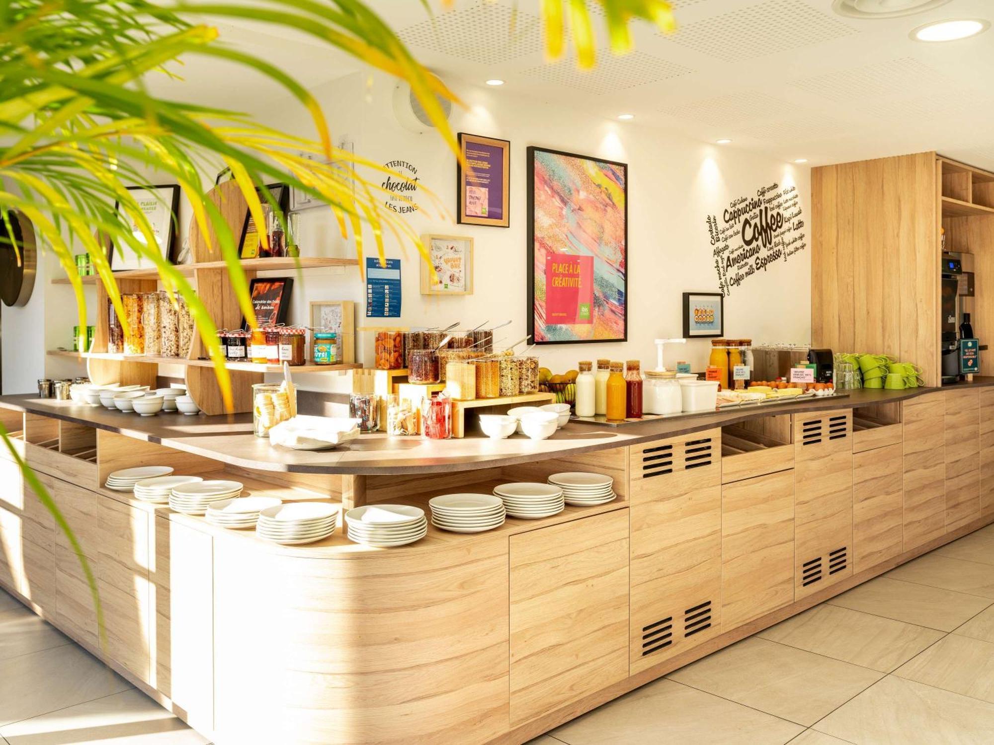 Hotel Ibis Styles Cabries Aix-En-Provence Tgv Exterior foto