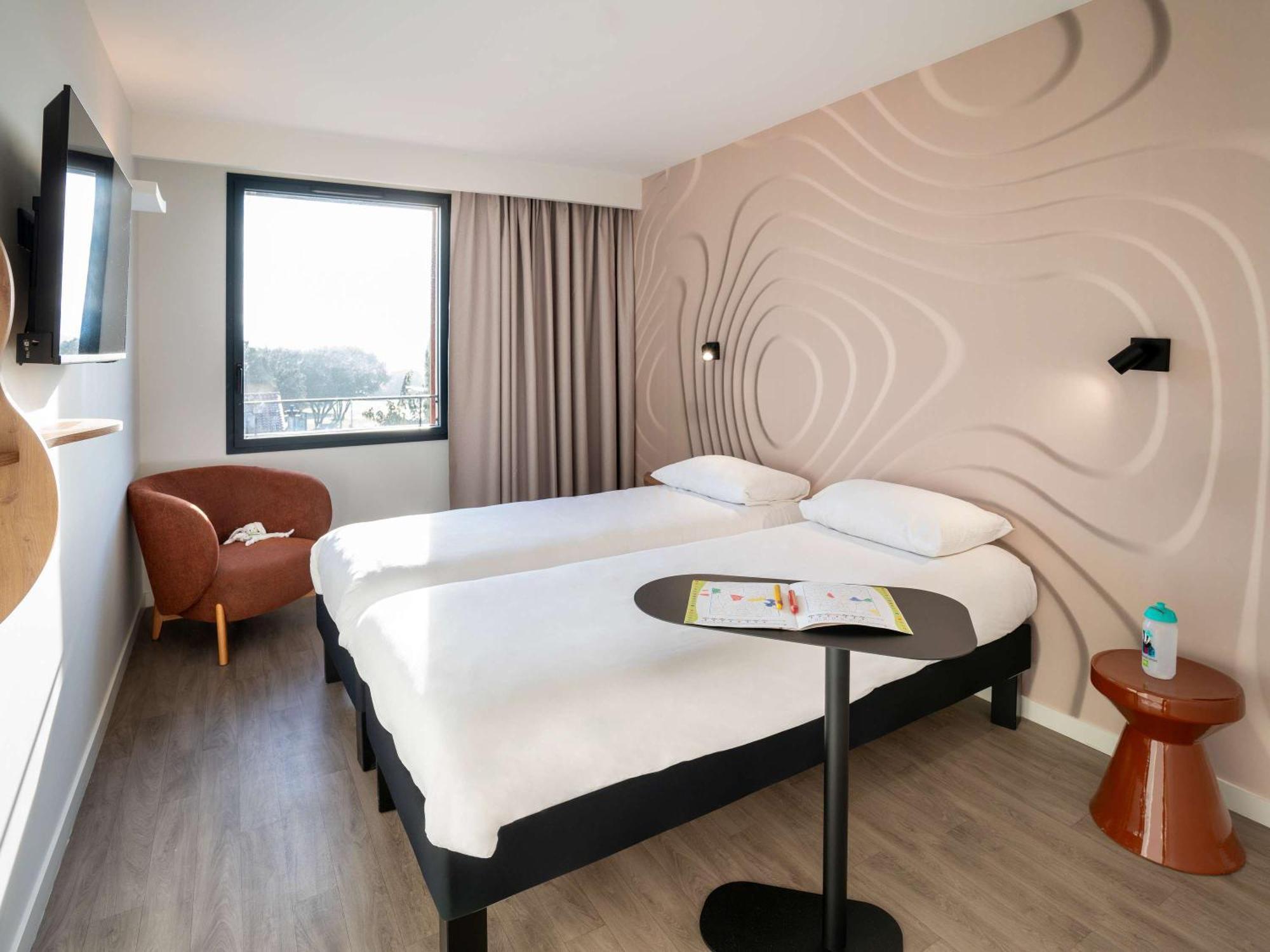 Hotel Ibis Styles Cabries Aix-En-Provence Tgv Exterior foto